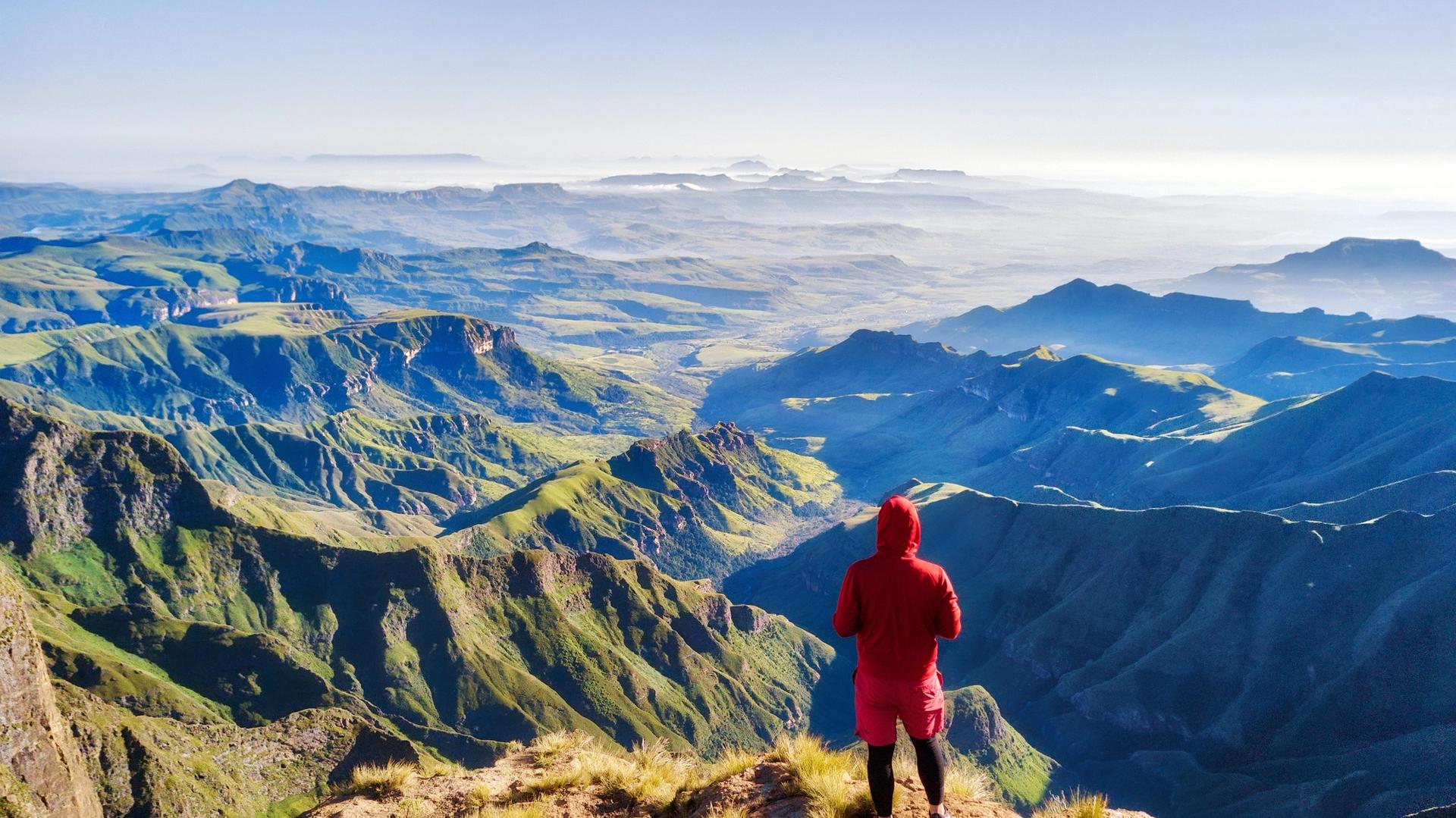 hike the drakensberg amphitheatre